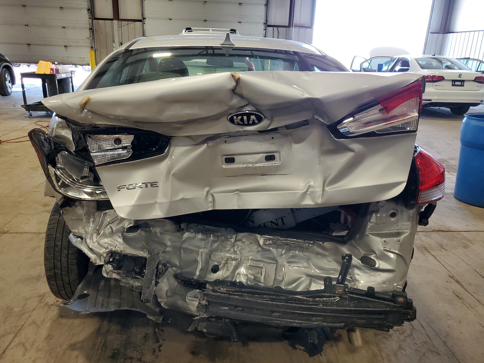 3KPFK4A71HE033681 2017 Kia Forte Lx