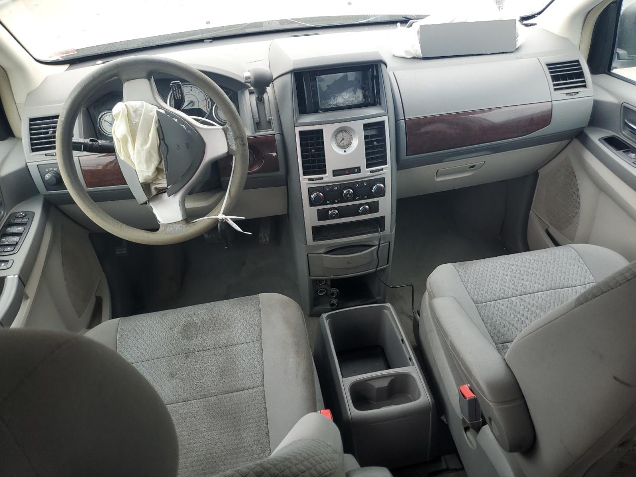 2010 Chrysler Town & Country - Image 8