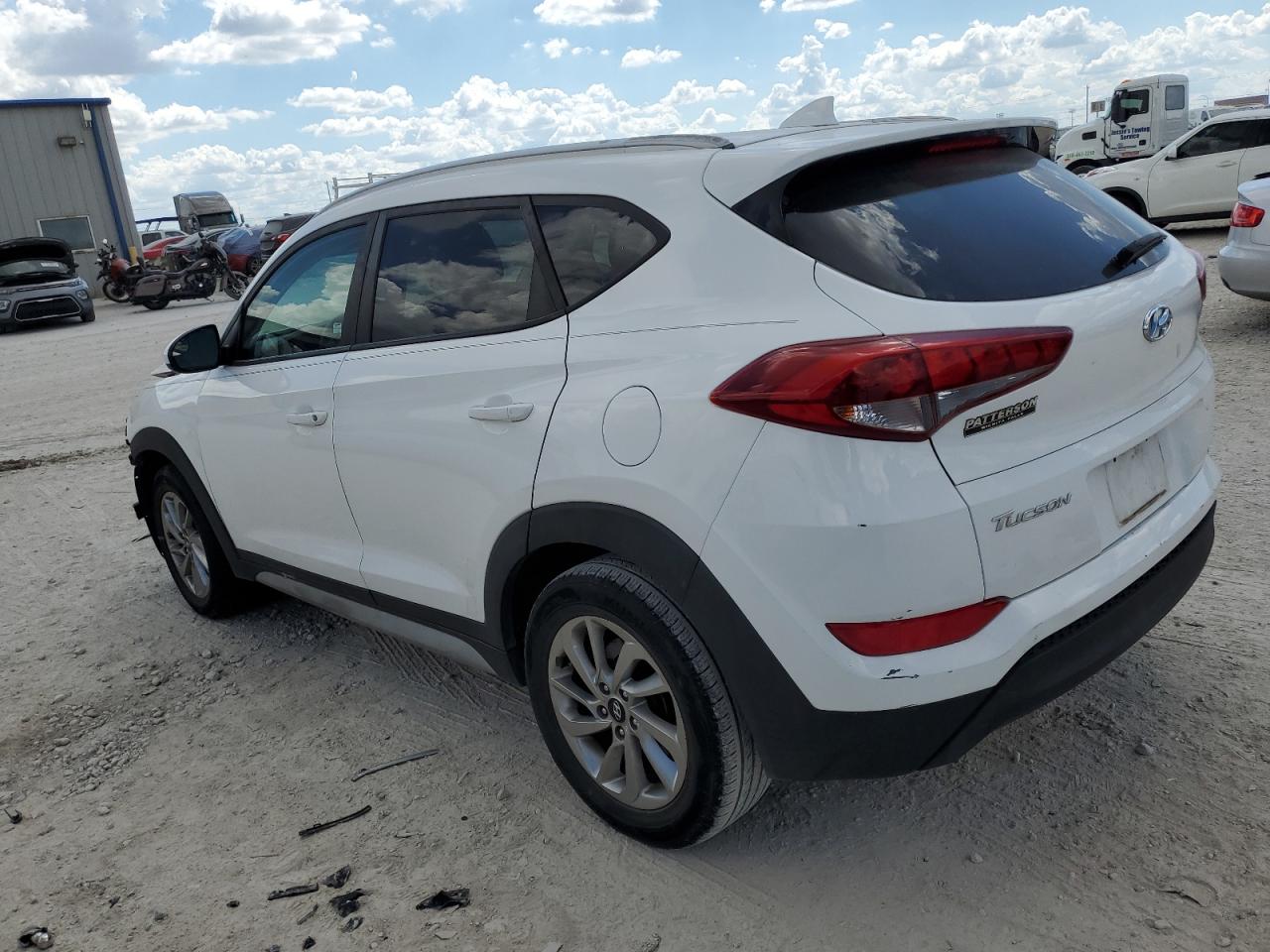 KM8J33A43JU655600 2018 HYUNDAI TUCSON - Image 2