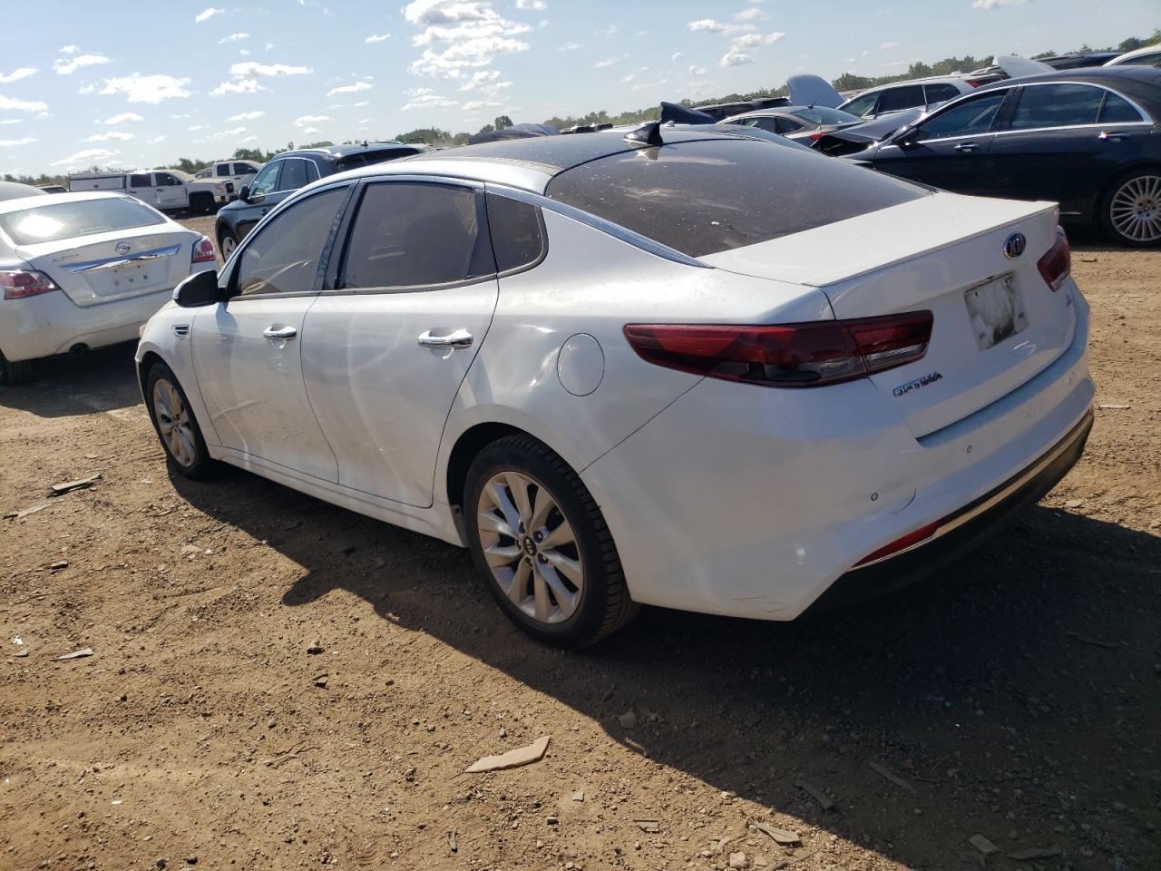 5XXGT4L3XJG196063 2018 KIA OPTIMA - Image 2