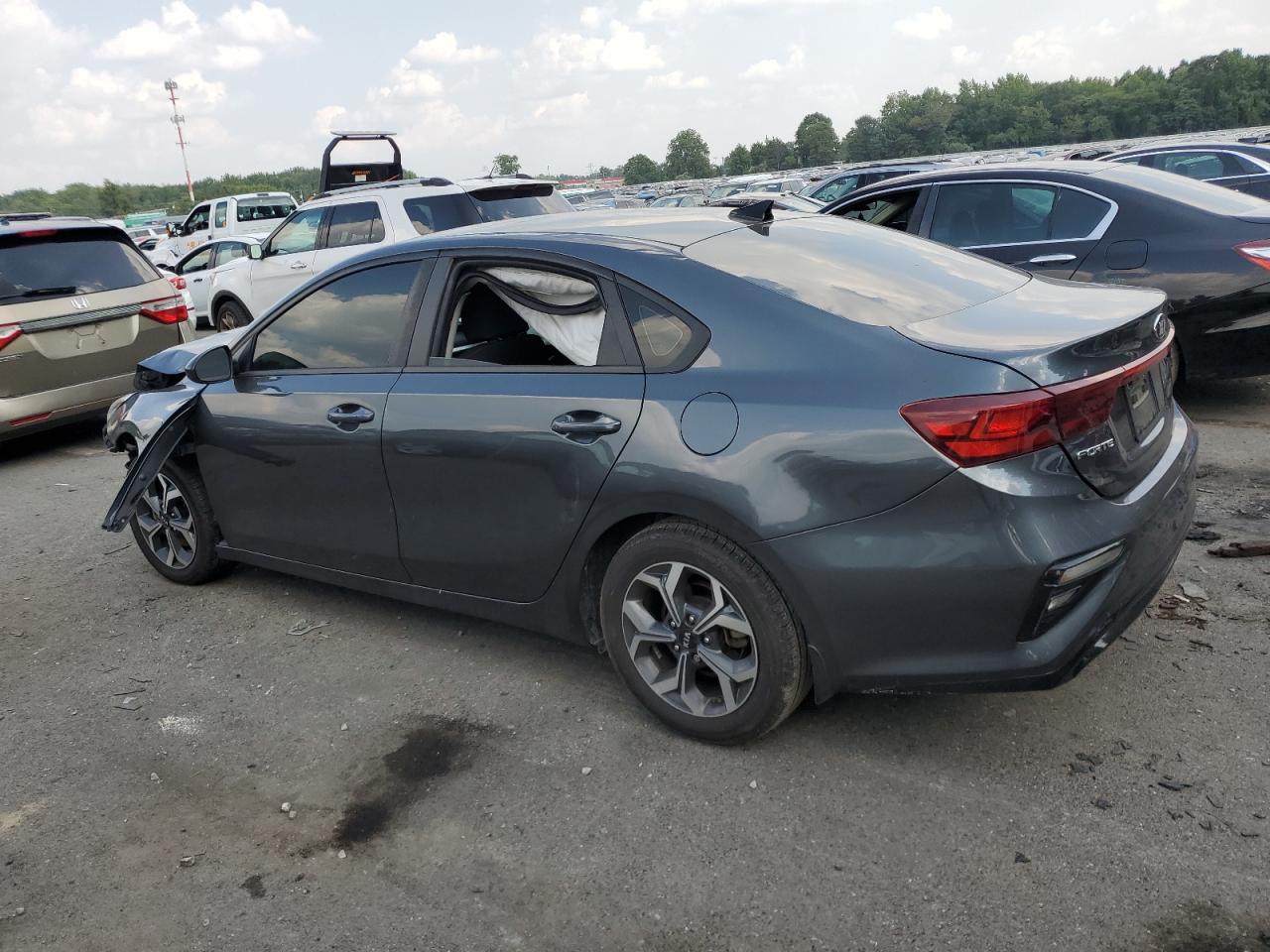 3KPF24AD9KE098811 2019 KIA FORTE - Image 2