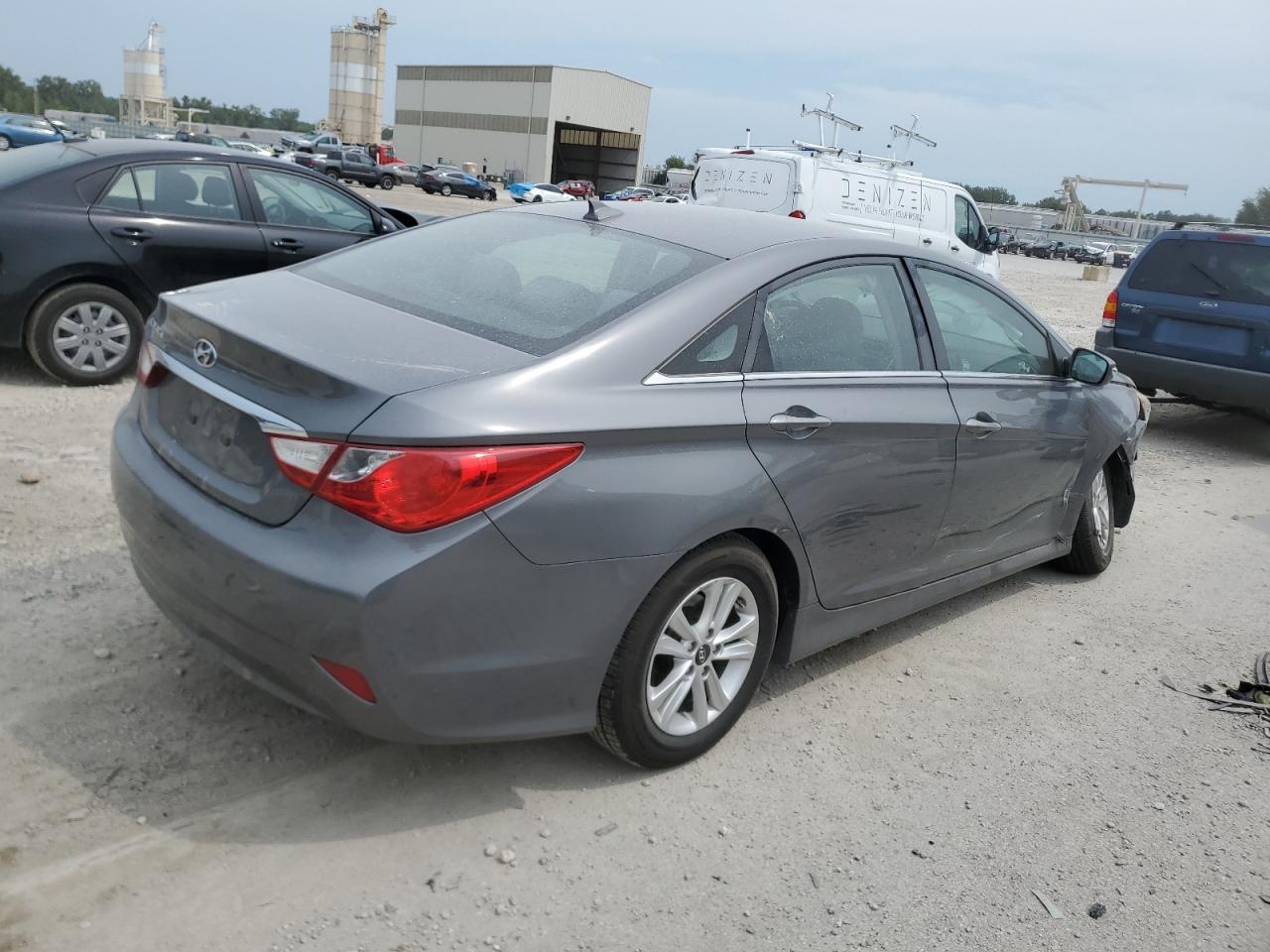 2014 Hyundai Sonata - Image 3