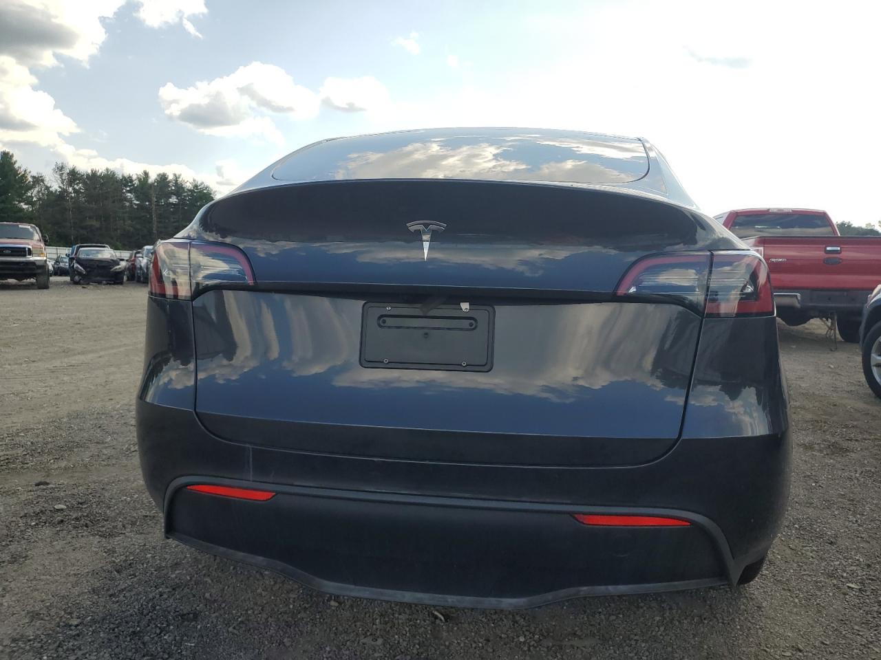 2024 Tesla Model Y VIN: 7SAYGDED3RF052466 Lot: 64046204