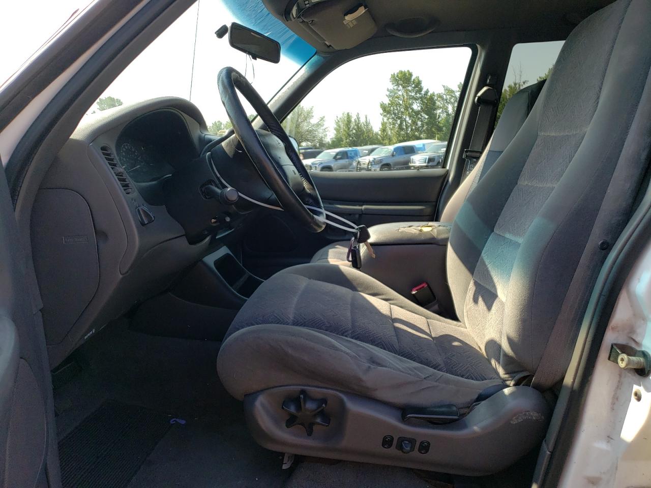 2000 Ford Explorer Xlt VIN: 1FMDU73E6YUB51625 Lot: 63055885