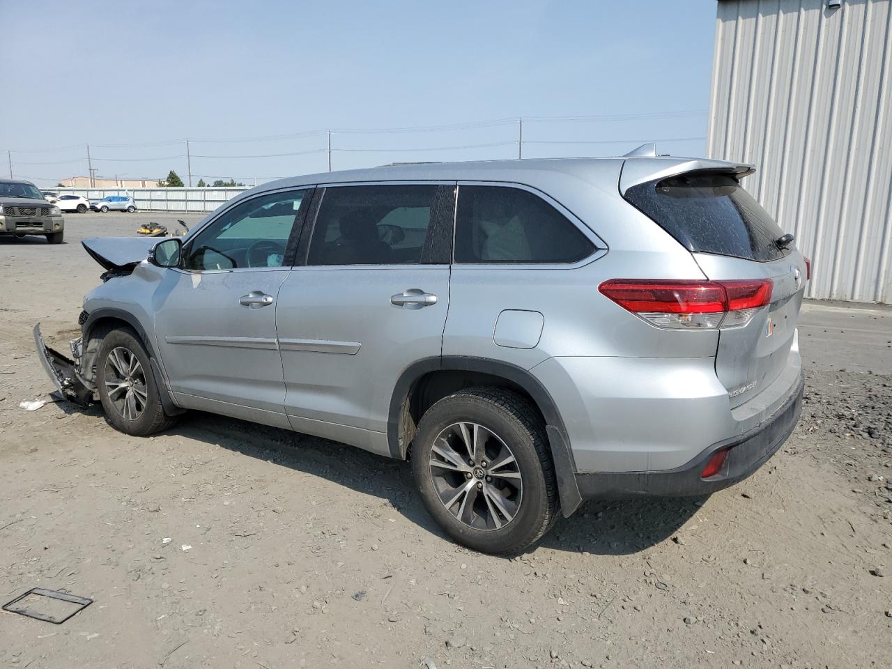 5TDBZRFHXHS437626 2017 TOYOTA HIGHLANDER - Image 2