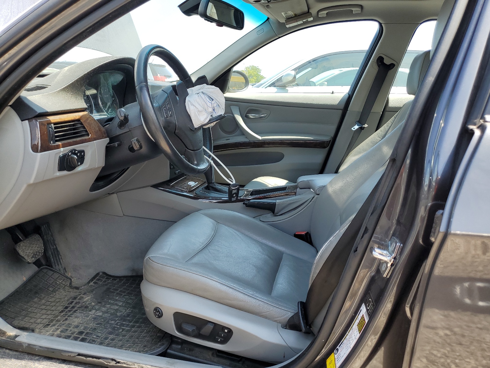 WBAVC93547KX61196 2007 BMW 328 Xi