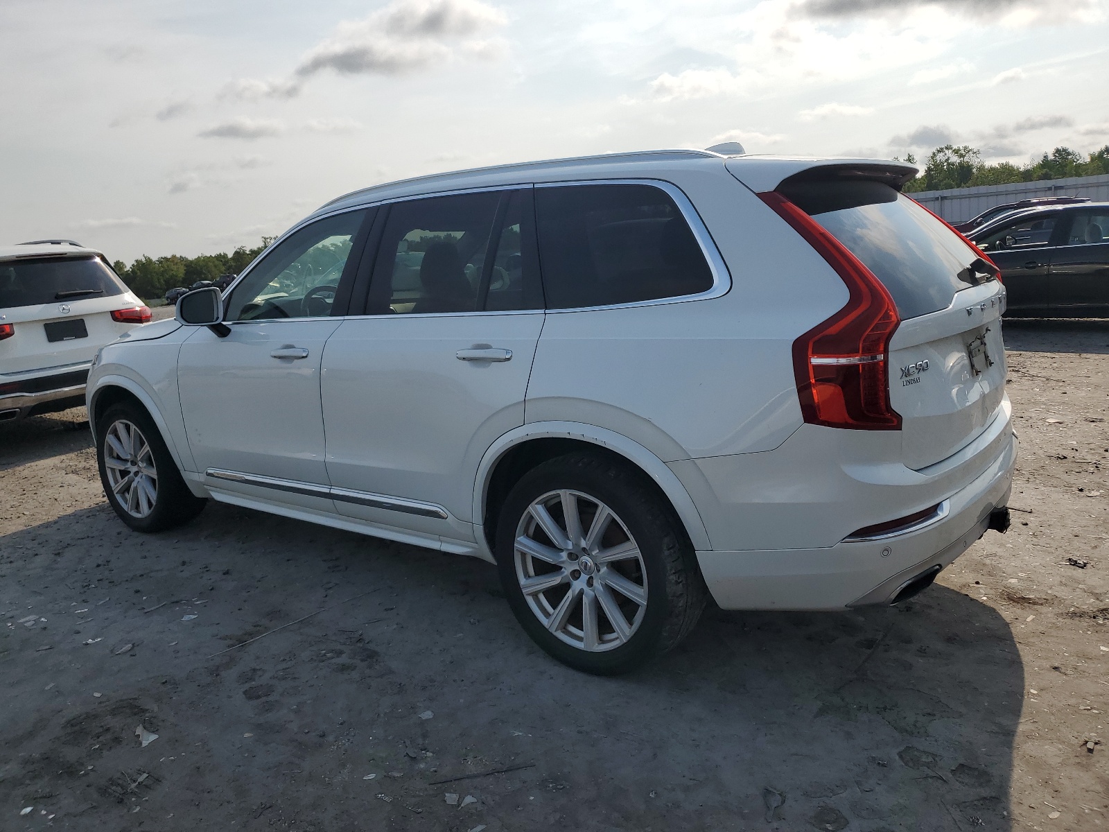 2016 Volvo Xc90 T6 vin: YV4A22PL9G1022655