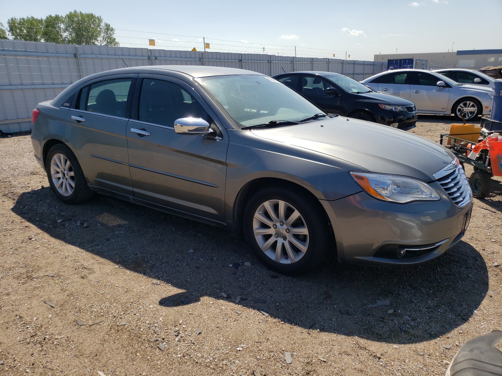 2013 Chrysler 200 Limited vin: 1C3CCBCG3DN586649