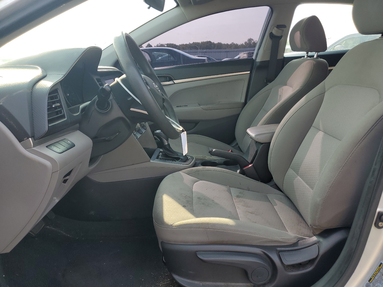 KMHD74LF2KU779252 2019 Hyundai Elantra Se