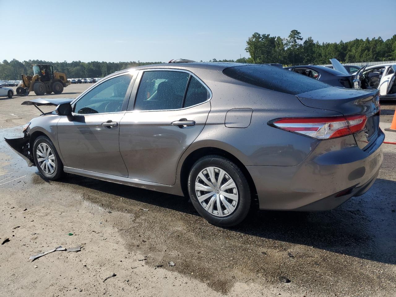 4T1B11HK4JU660632 2018 TOYOTA CAMRY - Image 2