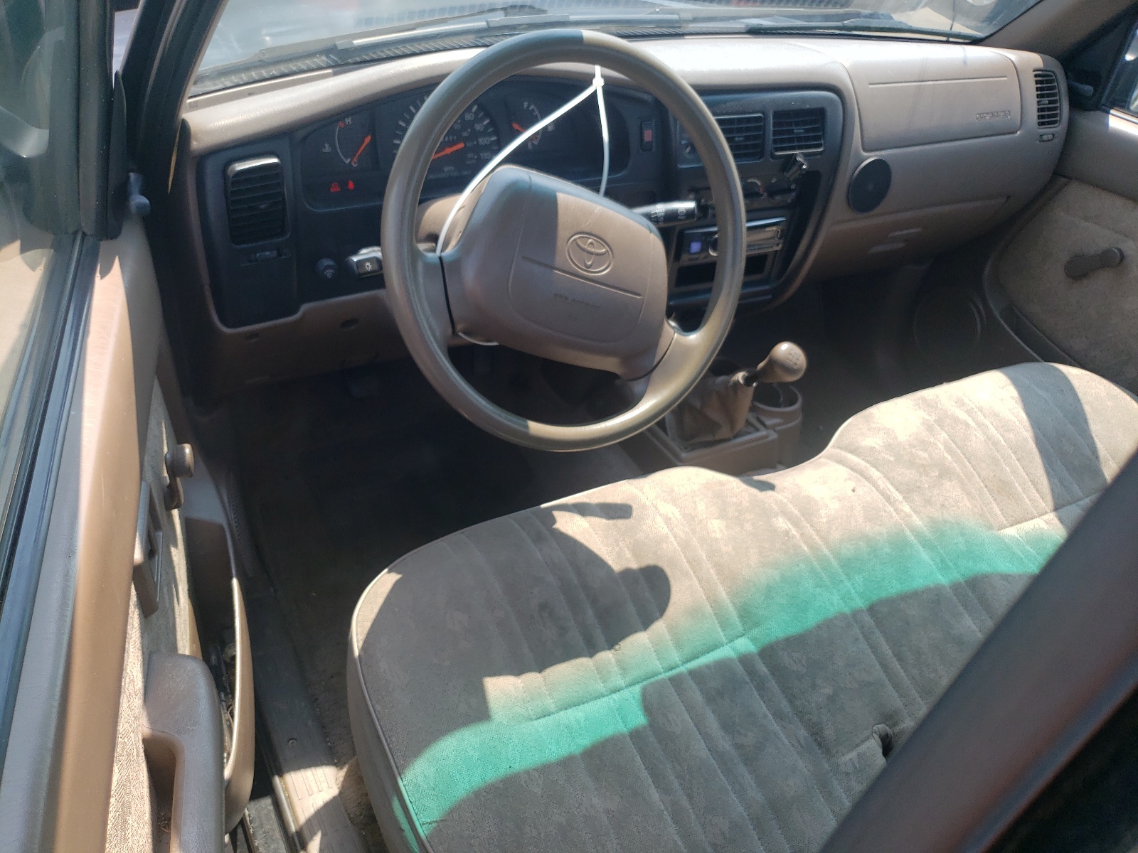 4TANL42N9YZ587511 2000 Toyota Tacoma