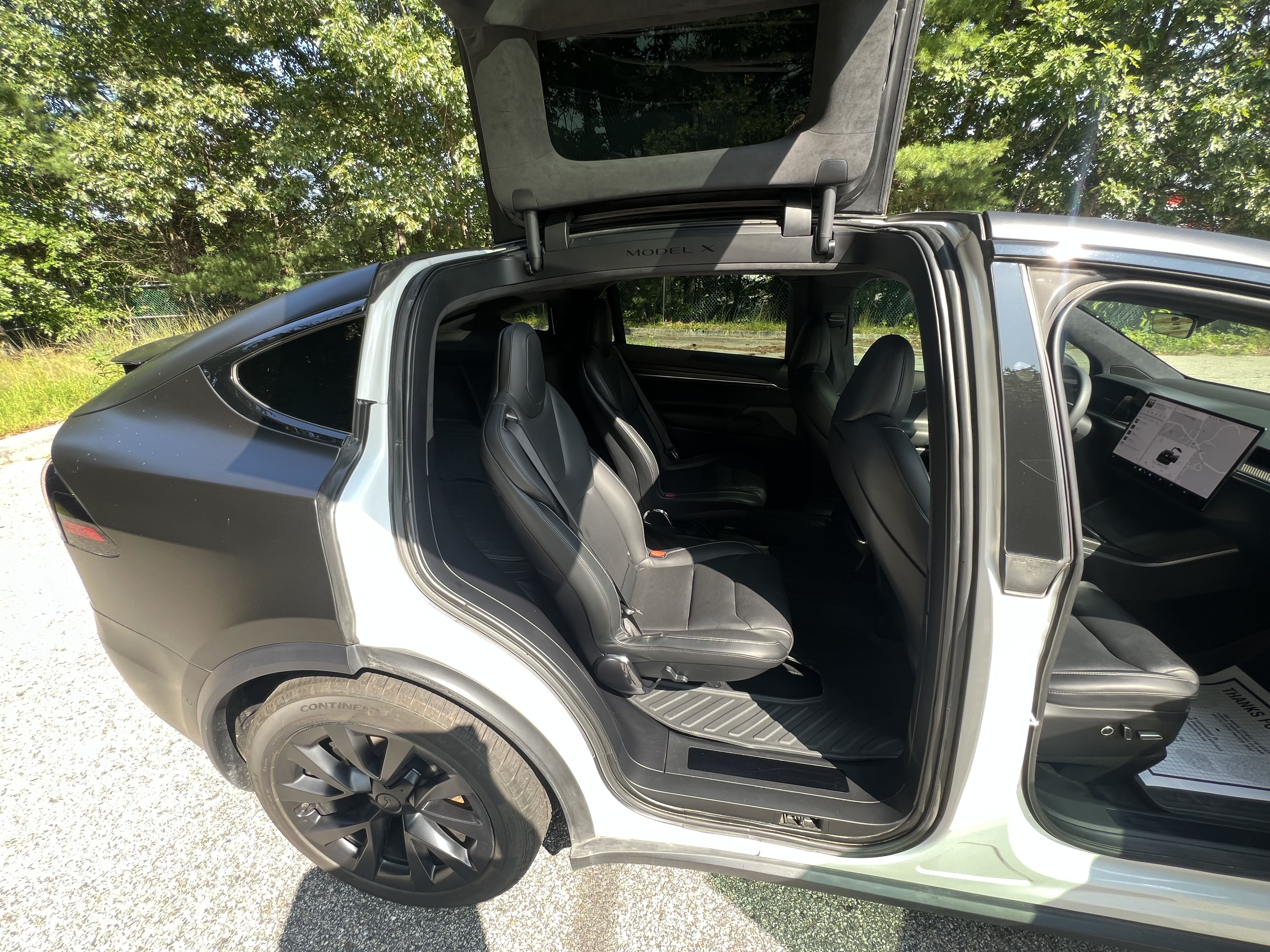 2022 Tesla Model X vin: 7SAXCBE6XNF339925