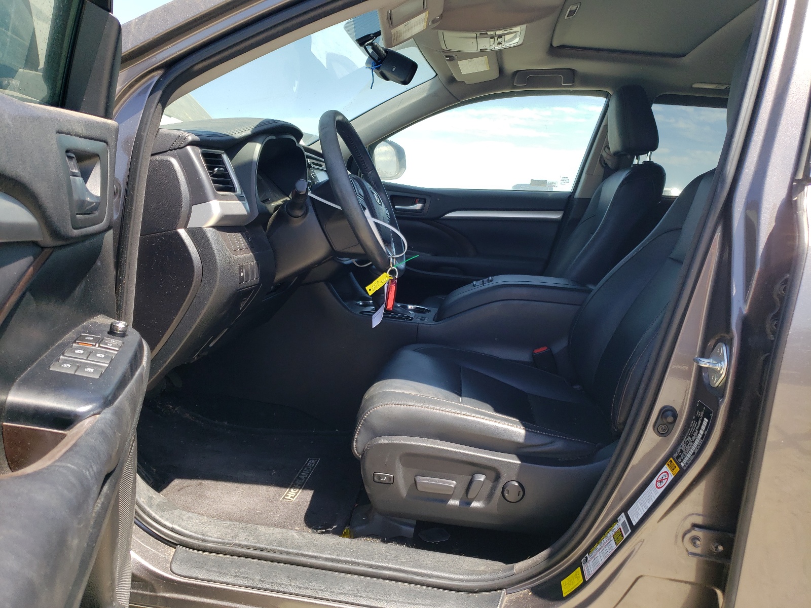 5TDKKRFHXGS137541 2016 Toyota Highlander Xle