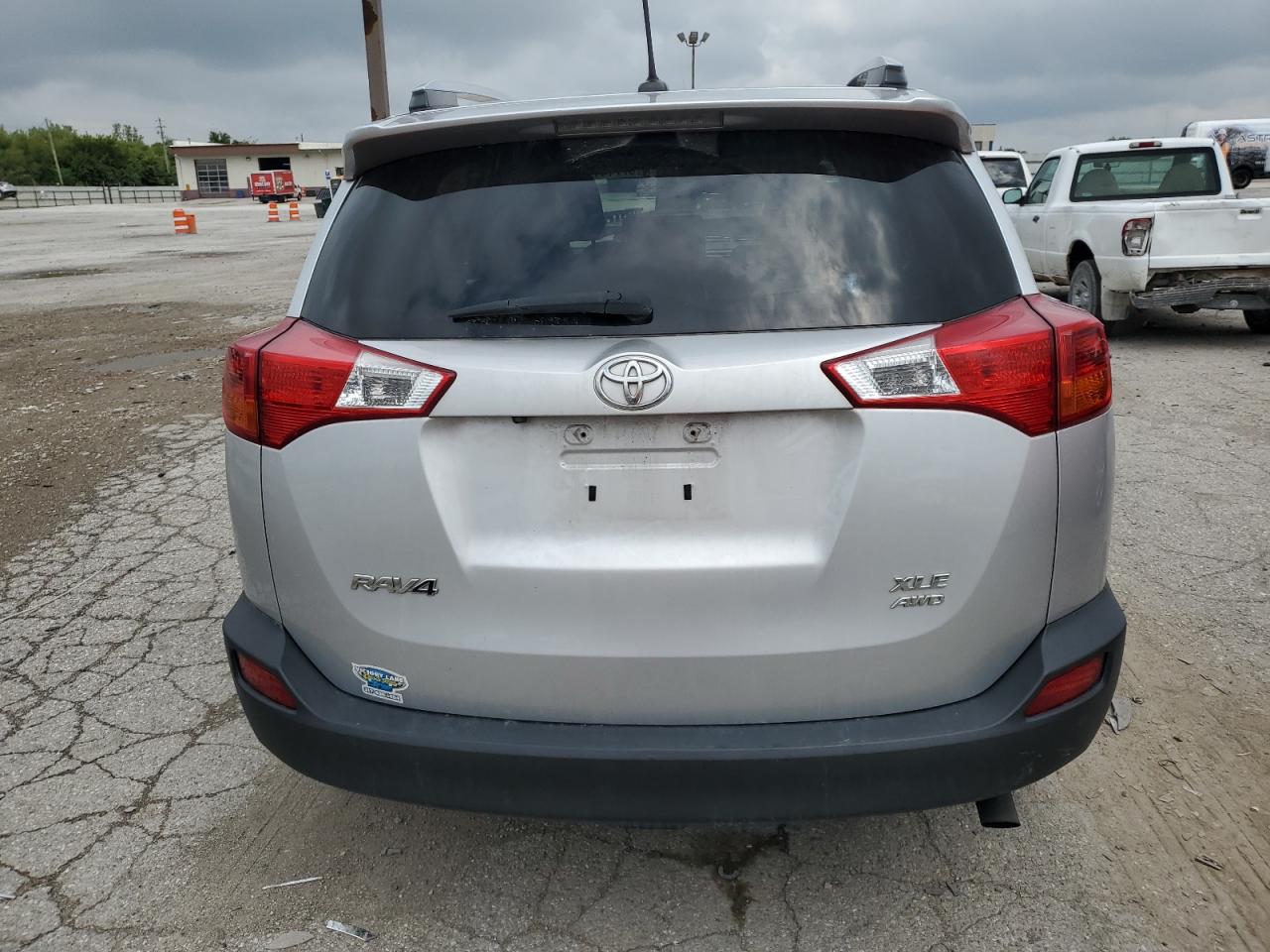 JTMRFREV1FD112936 2015 Toyota Rav4 Xle