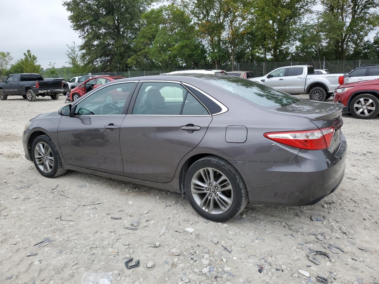 4T1BF1FK2GU223953 2016 TOYOTA CAMRY - Image 2