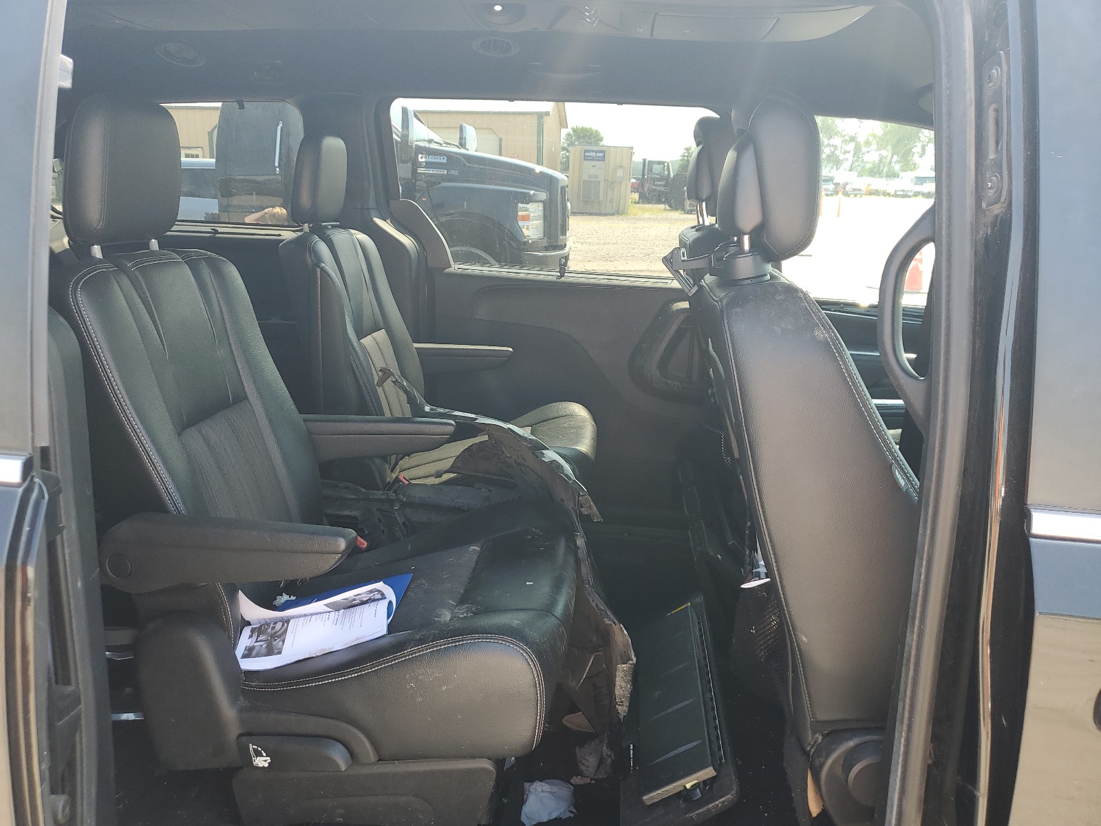 2C4RC1HG5FR755780 2015 Chrysler Town & Country S