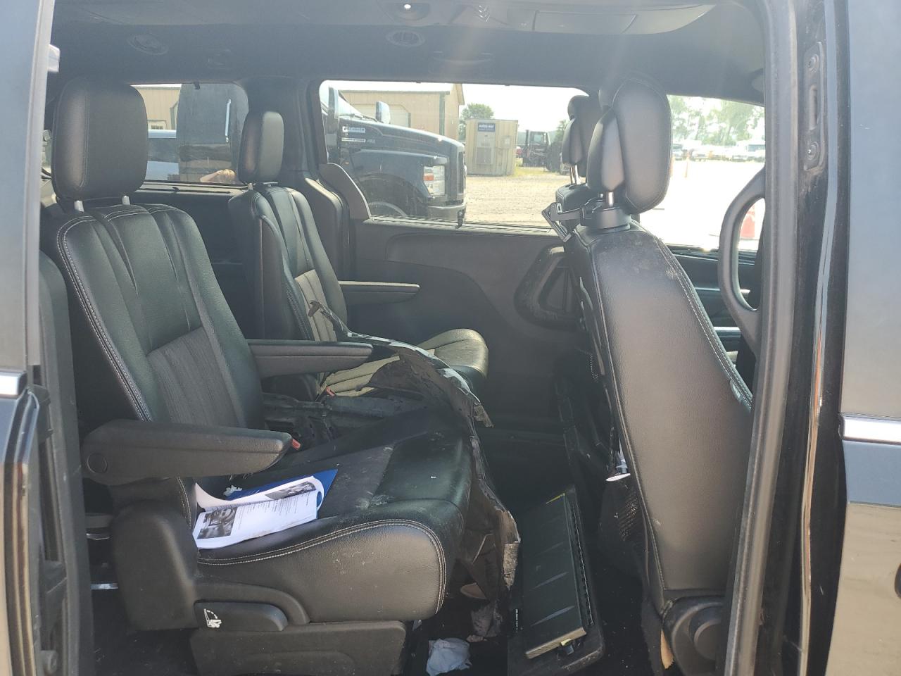 2015 Chrysler Town & Country S VIN: 2C4RC1HG5FR755780 Lot: 65769754