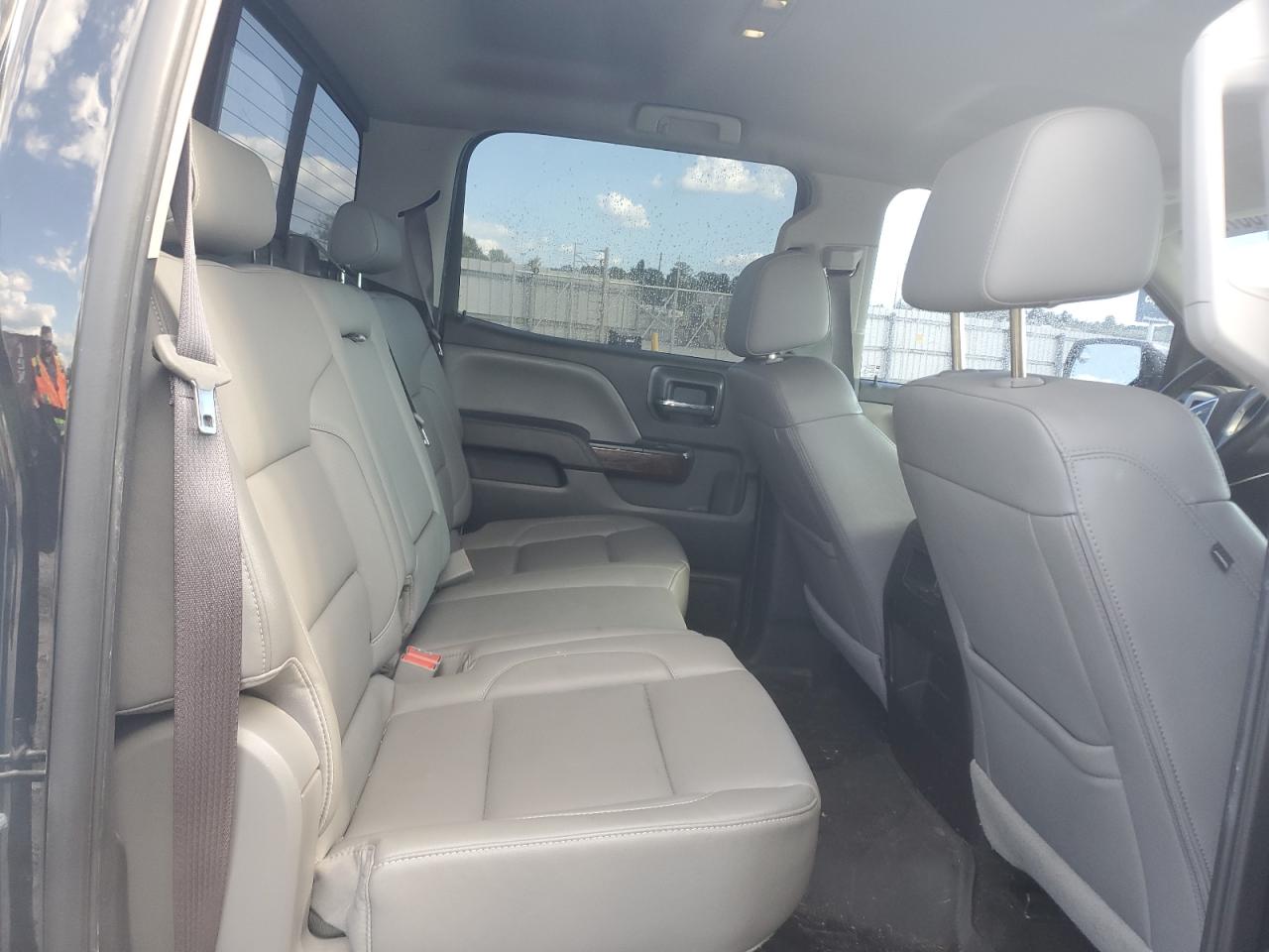 2017 GMC Sierra - Image 10