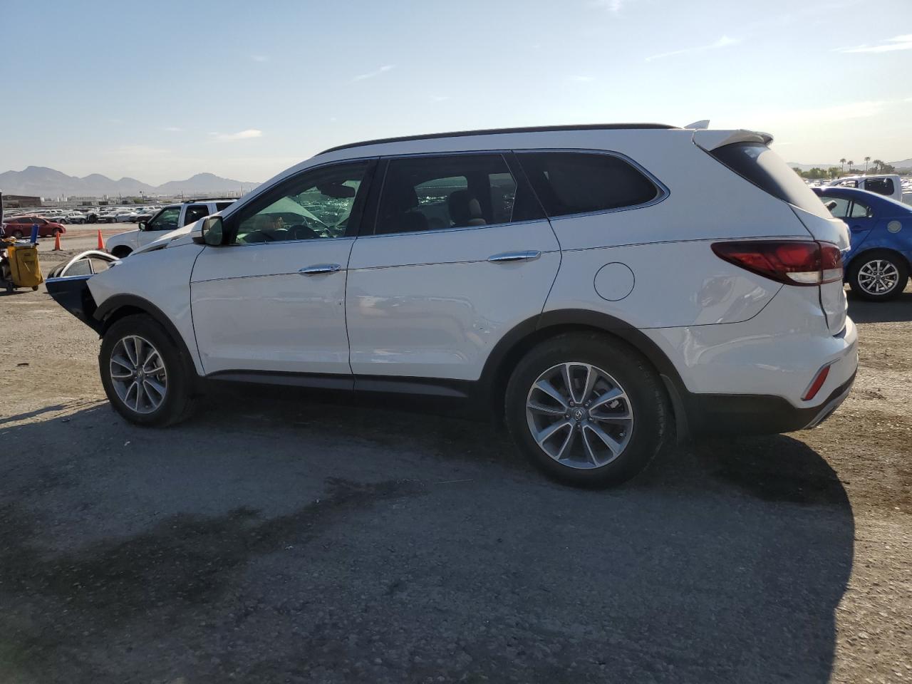 KM8SM4HF0JU274222 2018 HYUNDAI SANTA FE - Image 2