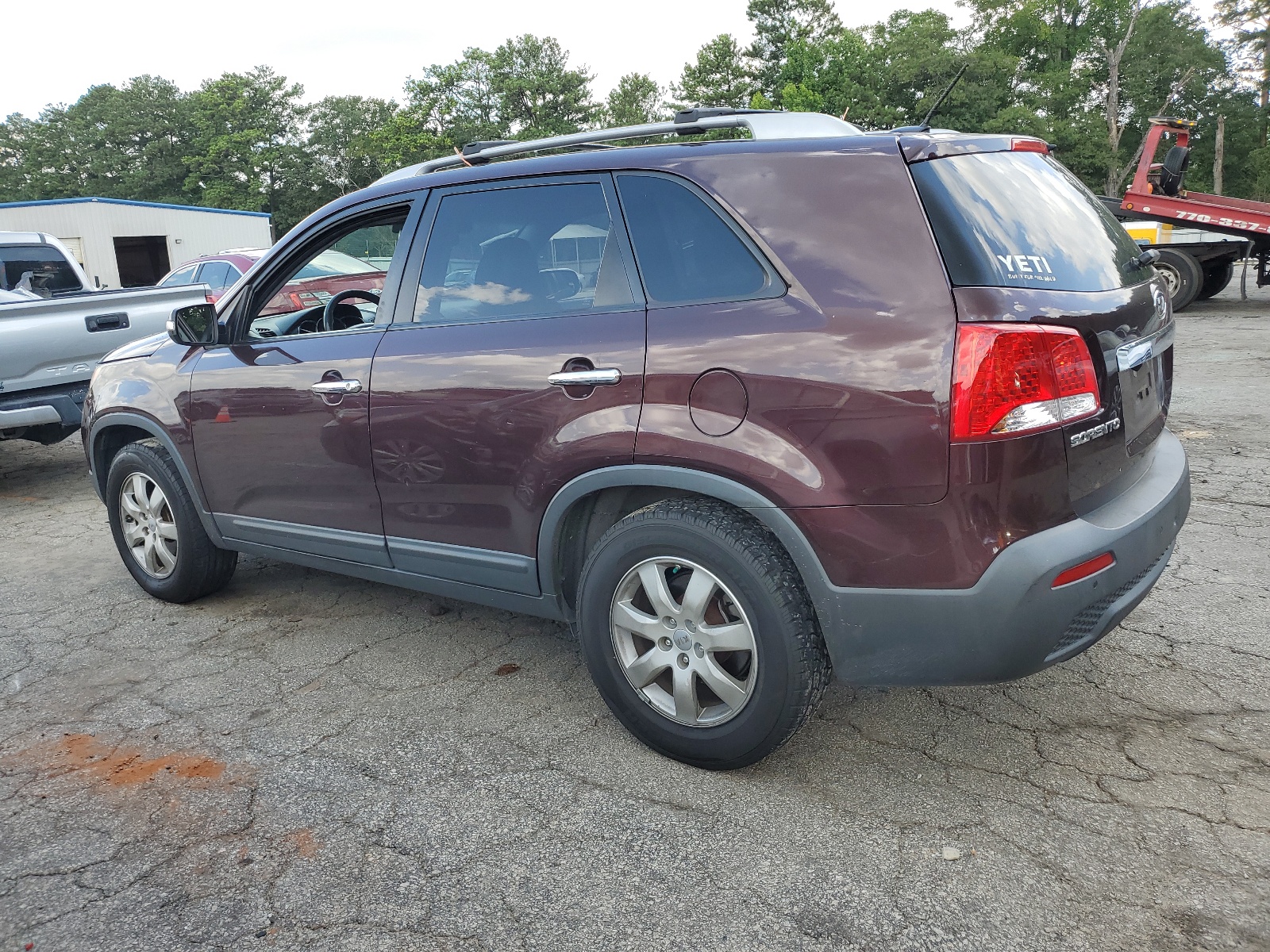 2012 Kia Sorento Base vin: 5XYKT4A65CG223594