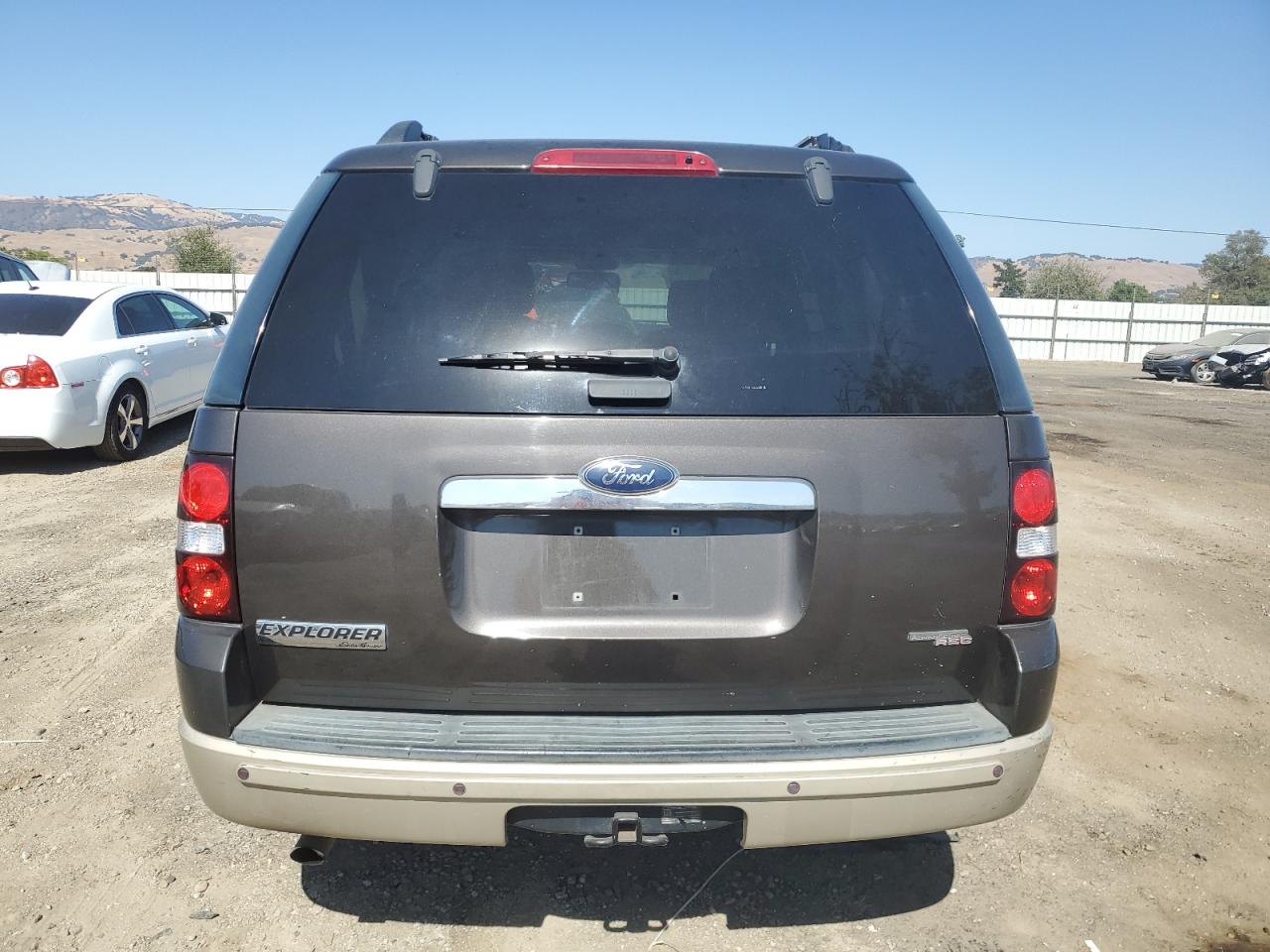 2006 Ford Explorer Eddie Bauer VIN: 1FMEU64E66UB13323 Lot: 66727014