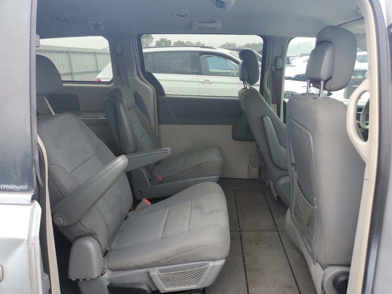 2010 Chrysler Town & Country - Image 11