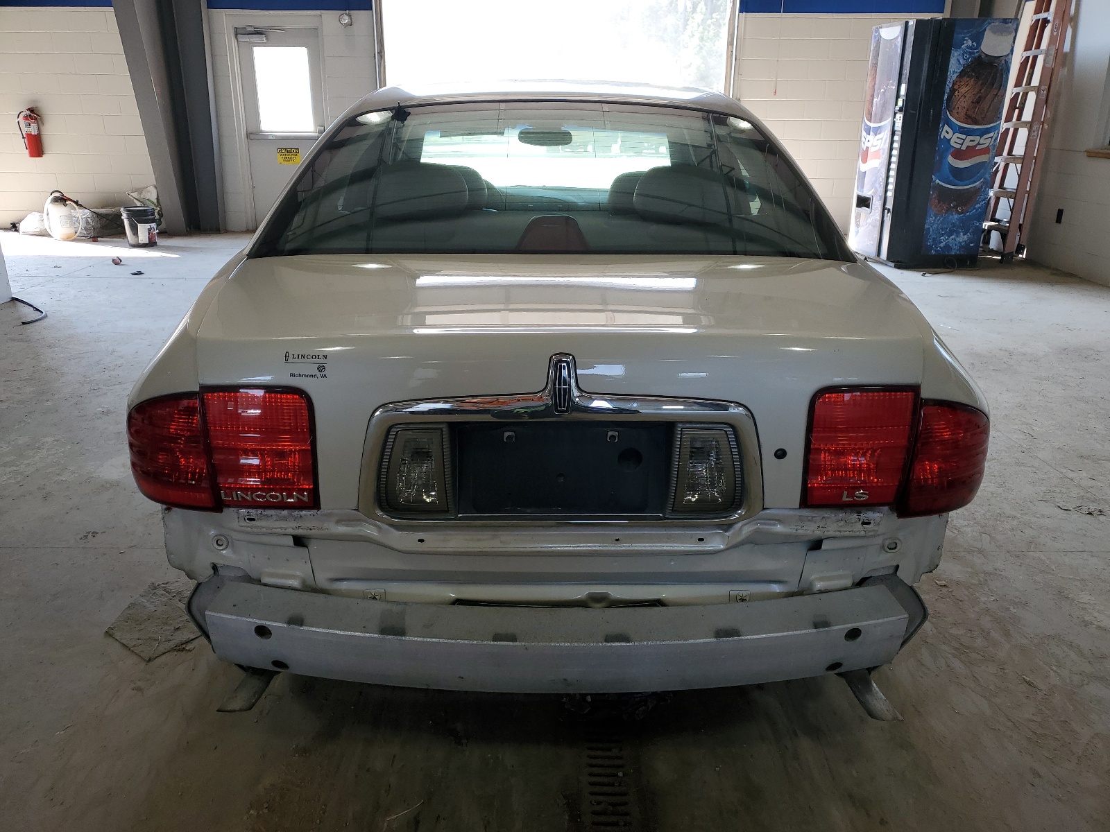 1LNHM87A0YY774858 2000 Lincoln Ls