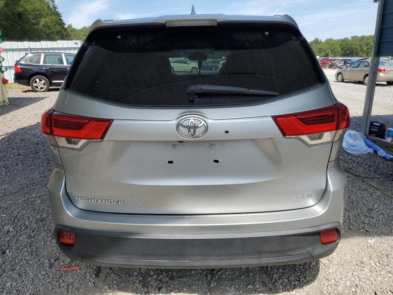 2018 Toyota Highlander Se VIN: 5TDKZRFH9JS545838 Lot: 68970514