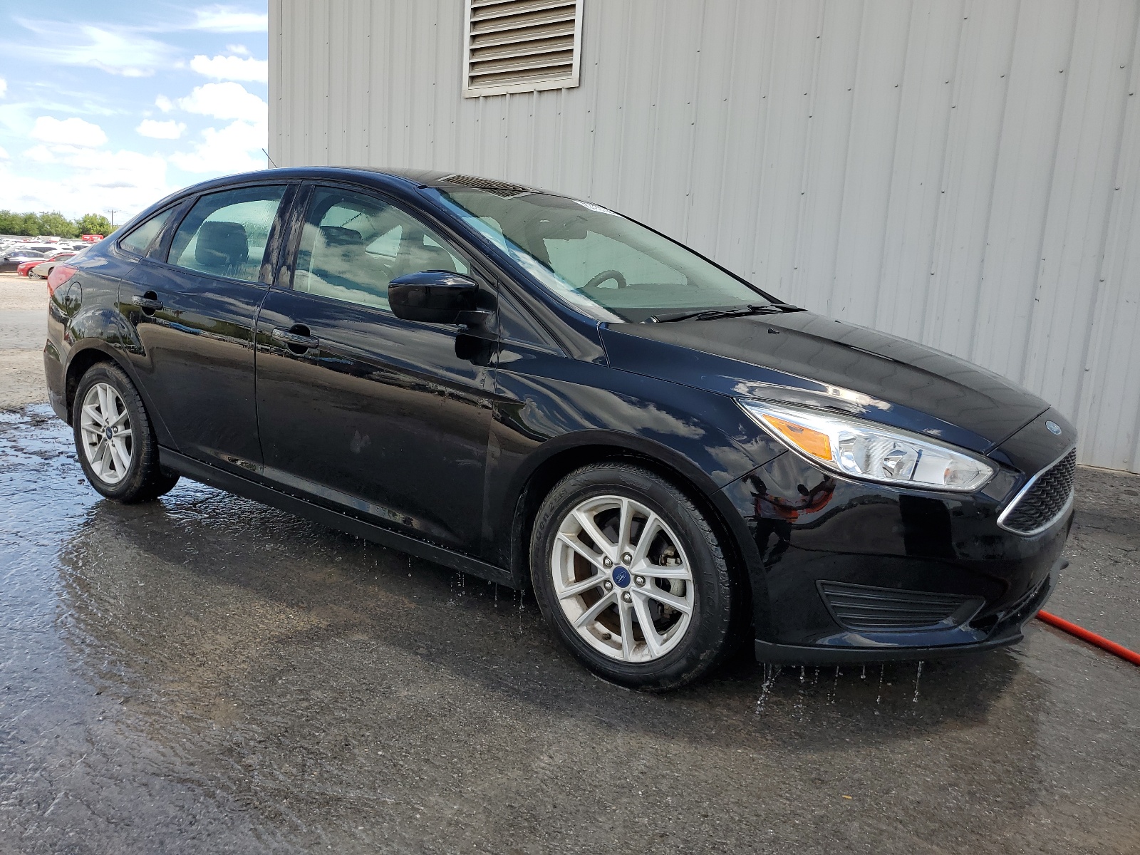 2018 Ford Focus Se vin: 1FADP3FE2JL219985