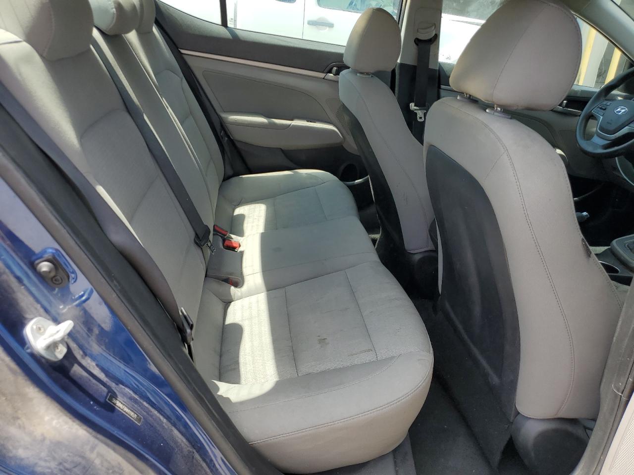 2017 Hyundai Elantra - Image 10