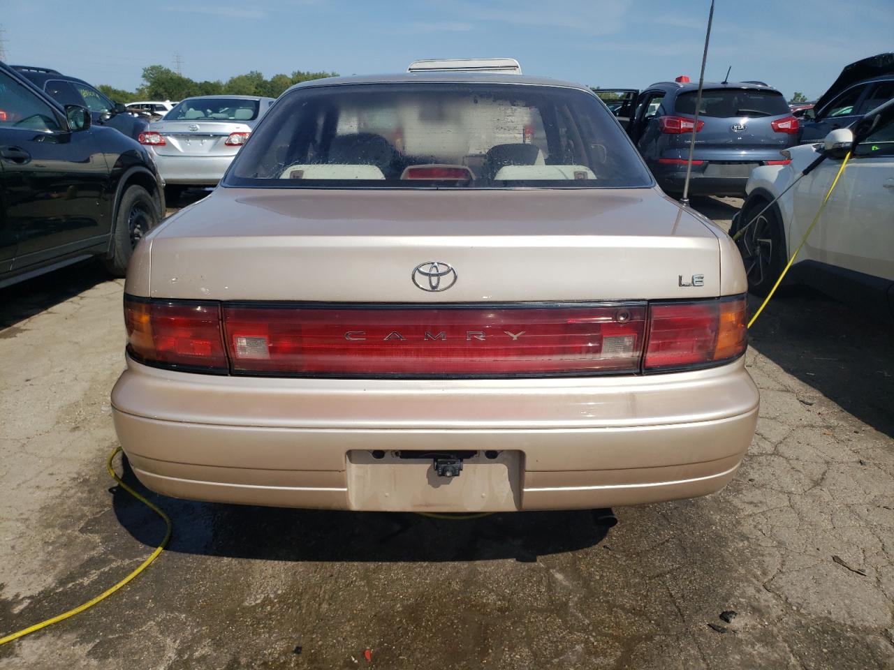 1993 Toyota Camry Le VIN: 4T1SK12E5PU193665 Lot: 68322004