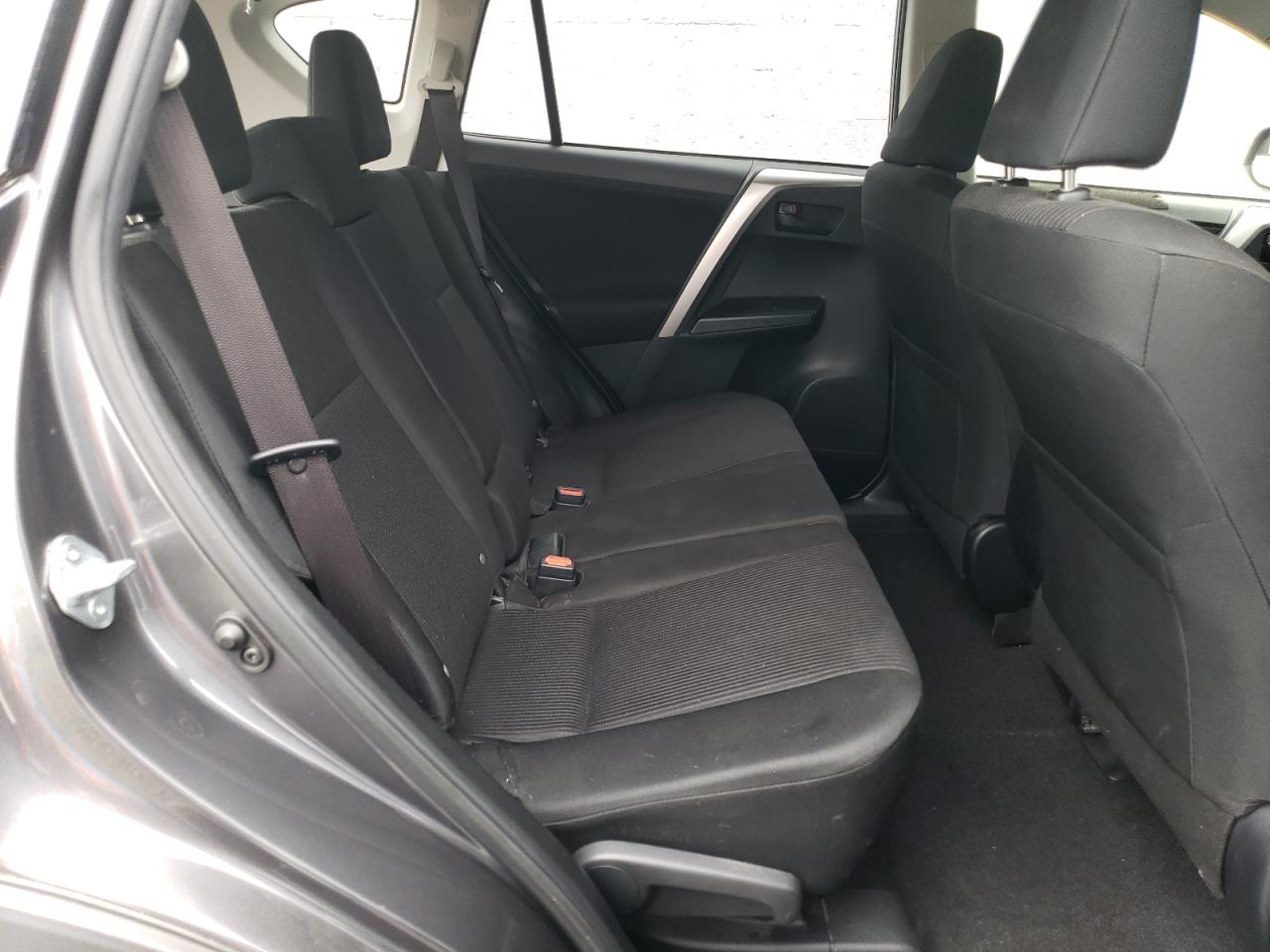 JTMZFREV1HJ120328 2017 Toyota Rav4 Le