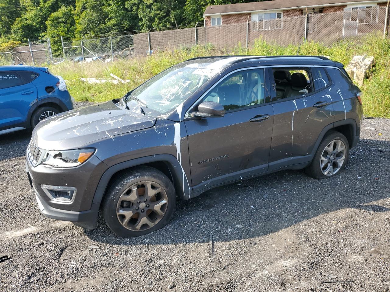 3C4NJDCB8JT393757 2018 JEEP COMPASS - Image 1