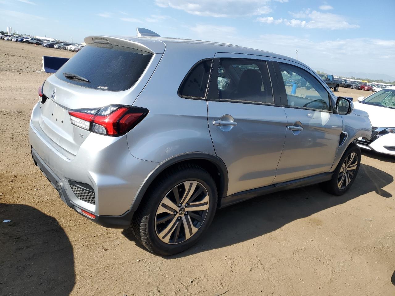 2021 Mitsubishi Outlander - Image 3