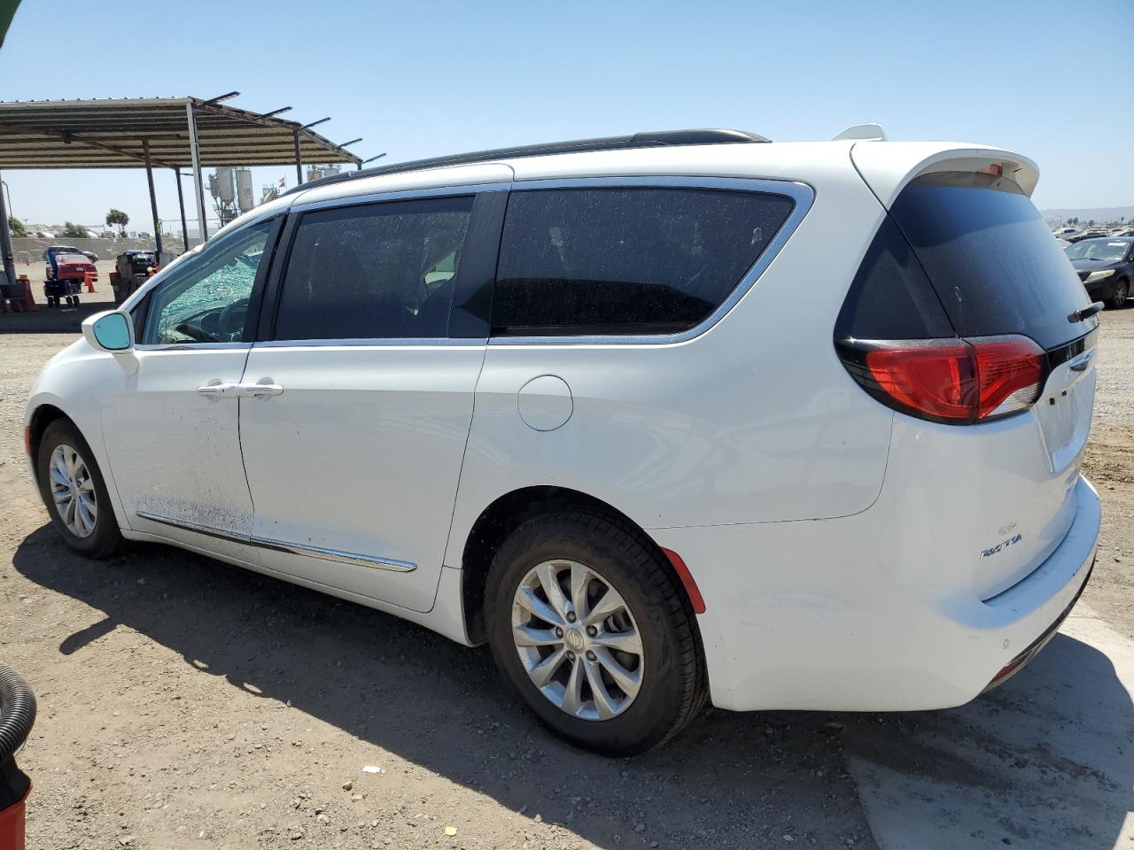 2C4RC1BG3HR759130 2017 CHRYSLER PACIFICA - Image 2