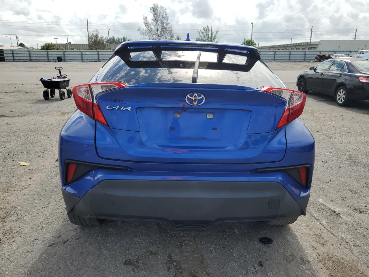 JTNKHMBX1J1005329 2018 Toyota C-Hr Xle