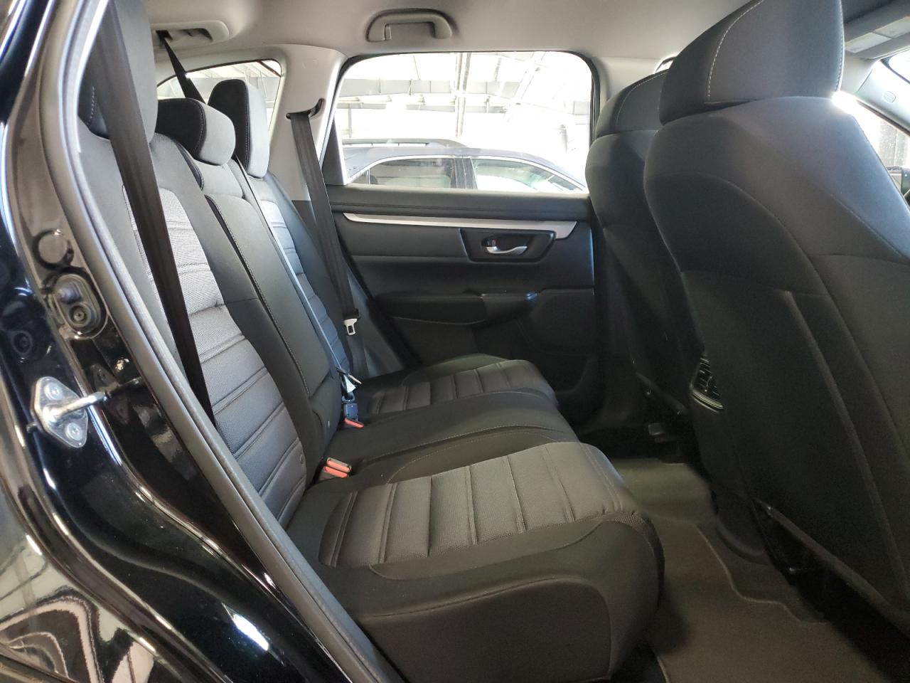 2HKRW6H35HH216318 2017 Honda Cr-V Lx