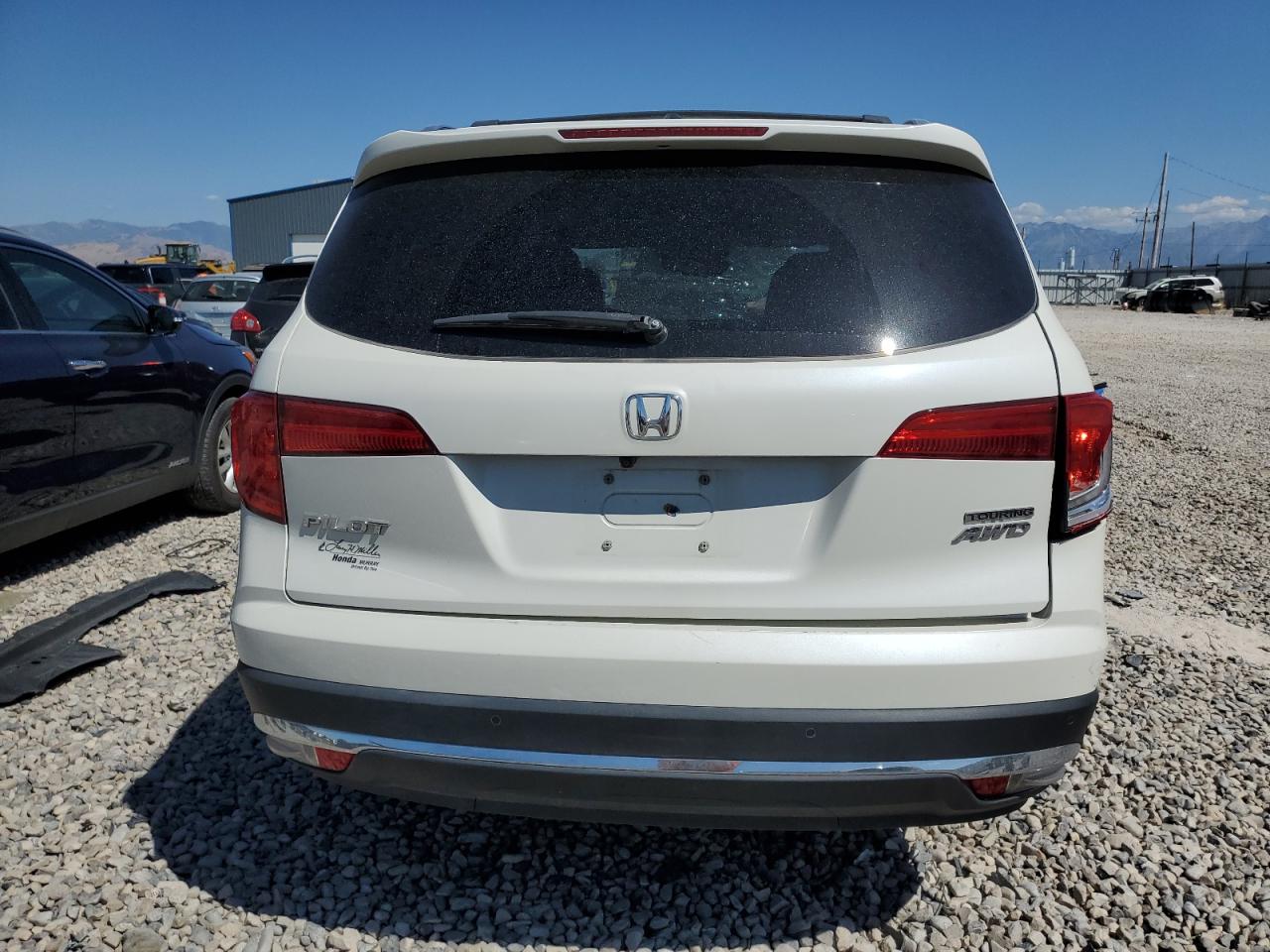 5FNYF6H98HB042033 2017 Honda Pilot Touring