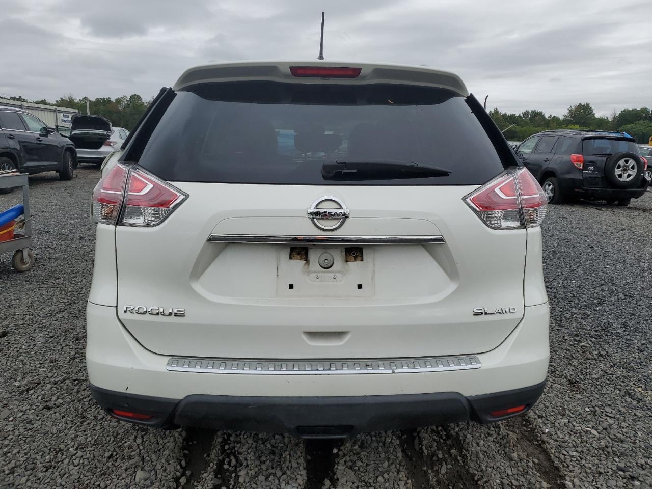 2015 Nissan Rogue S VIN: 5N1AT2MV0FC818571 Lot: 69333584