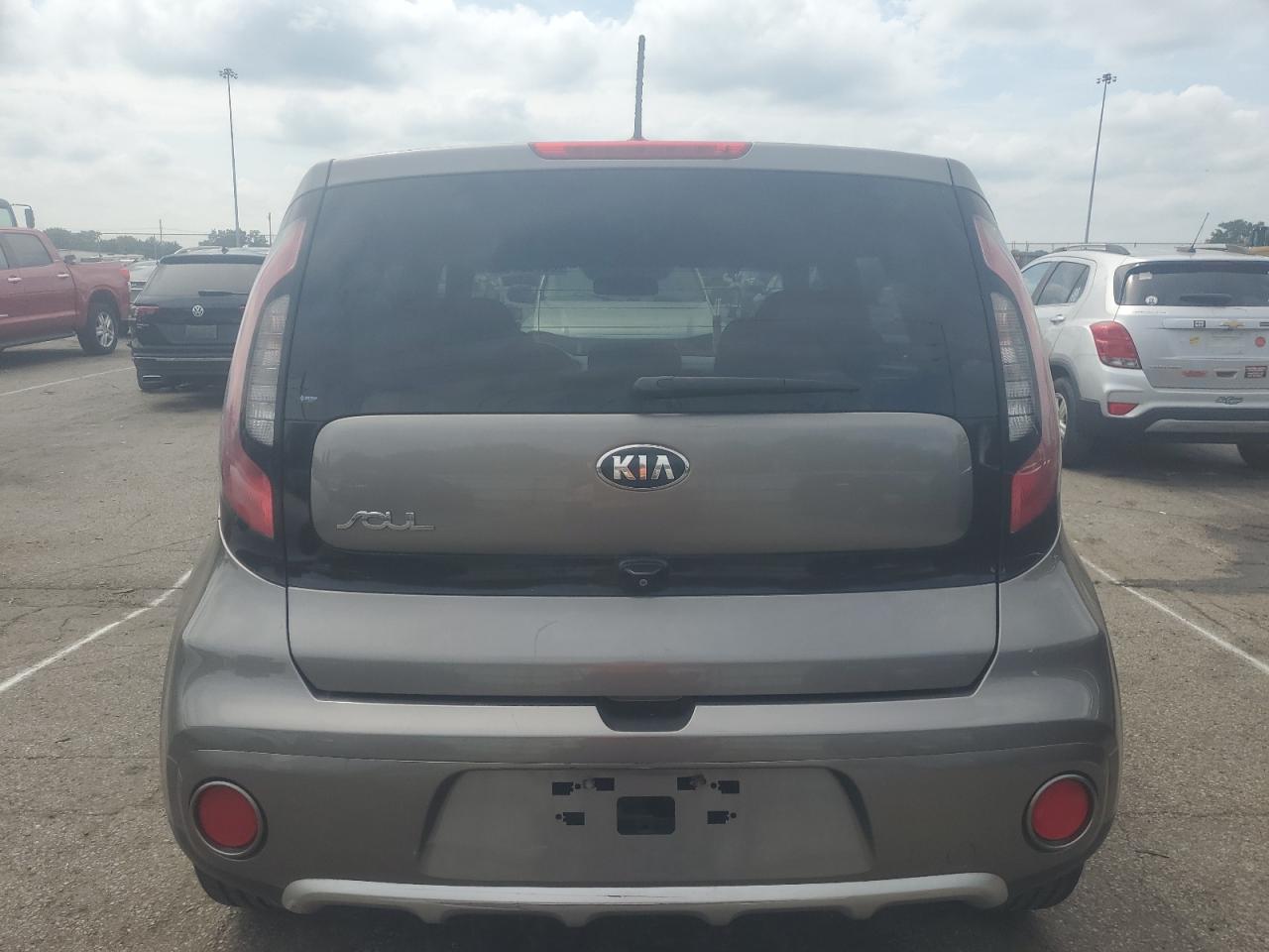 KNDJP3A58J7518622 2018 Kia Soul +