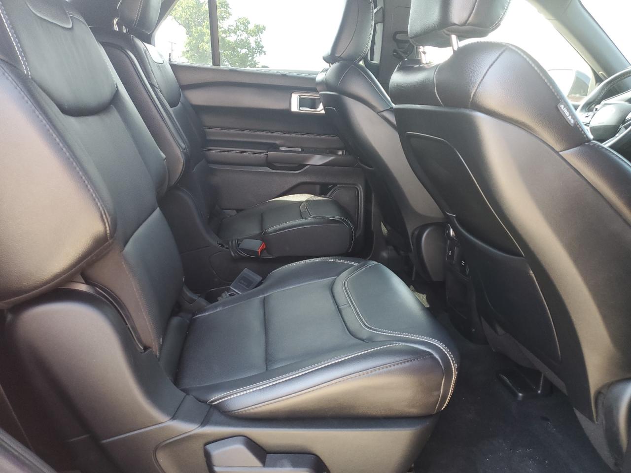 2020 Ford Explorer - Image 11