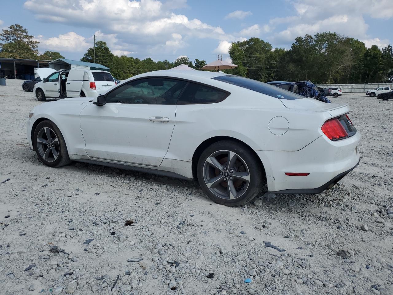 1FA6P8TH7F5407983 2015 FORD MUSTANG - Image 2