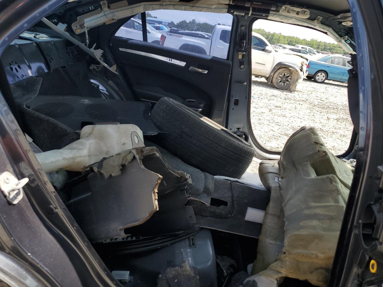 2016 Chrysler 300 - Image 10