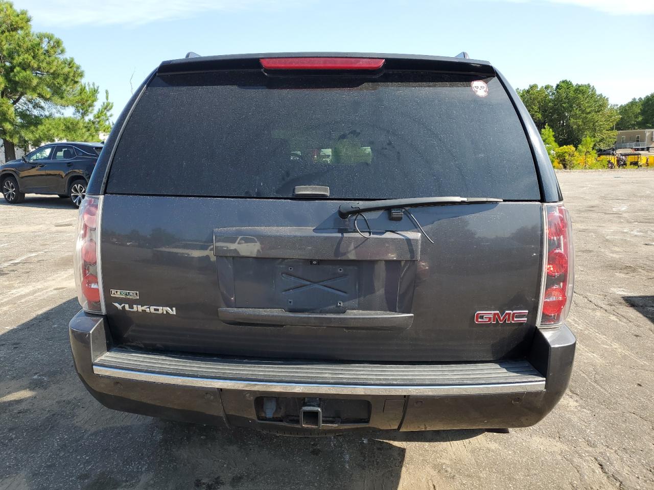 1GKS2EEFXBR248126 2011 GMC Yukon Denali