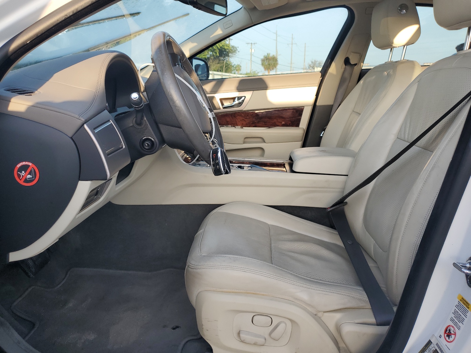 SAJWA0GB2BLR81675 2011 Jaguar Xf Premium