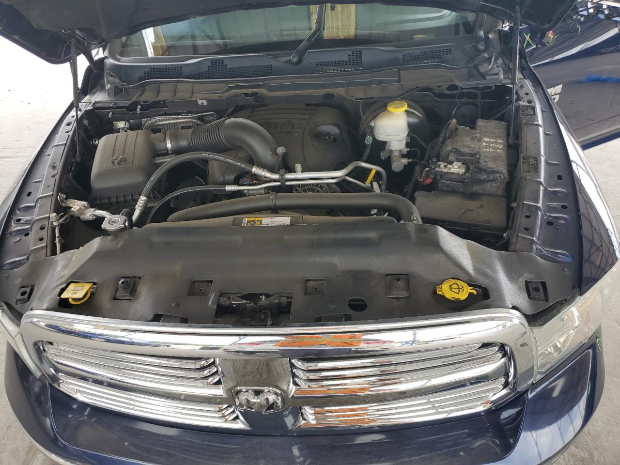 1C6RR6GT4JS195372 2018 Ram 1500 Slt