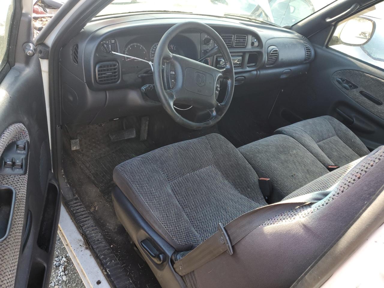 2000 Dodge Ram 1500 VIN: 3B7HC13Z9YG147516 Lot: 65989584