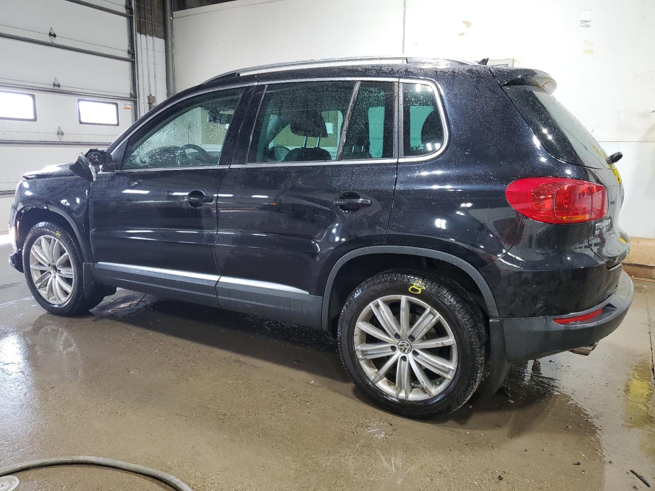 WVGBV7AX3GW515656 2016 VOLKSWAGEN TIGUAN - Image 2