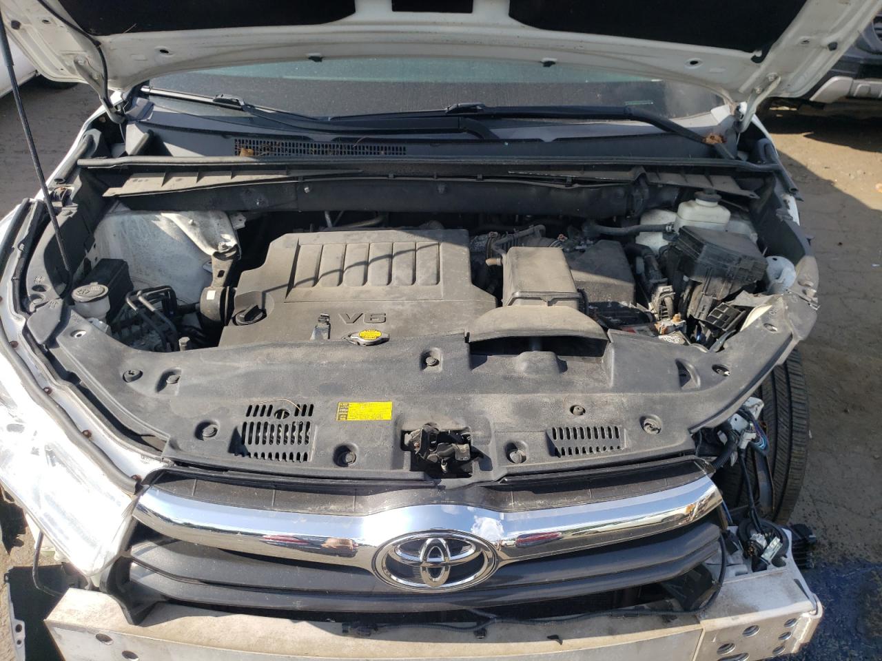 5TDJKRFH2ES042626 2014 Toyota Highlander Xle