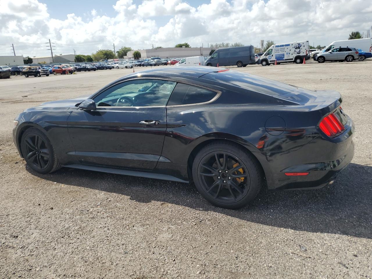 1FA6P8AM1H5286323 2017 FORD MUSTANG - Image 2